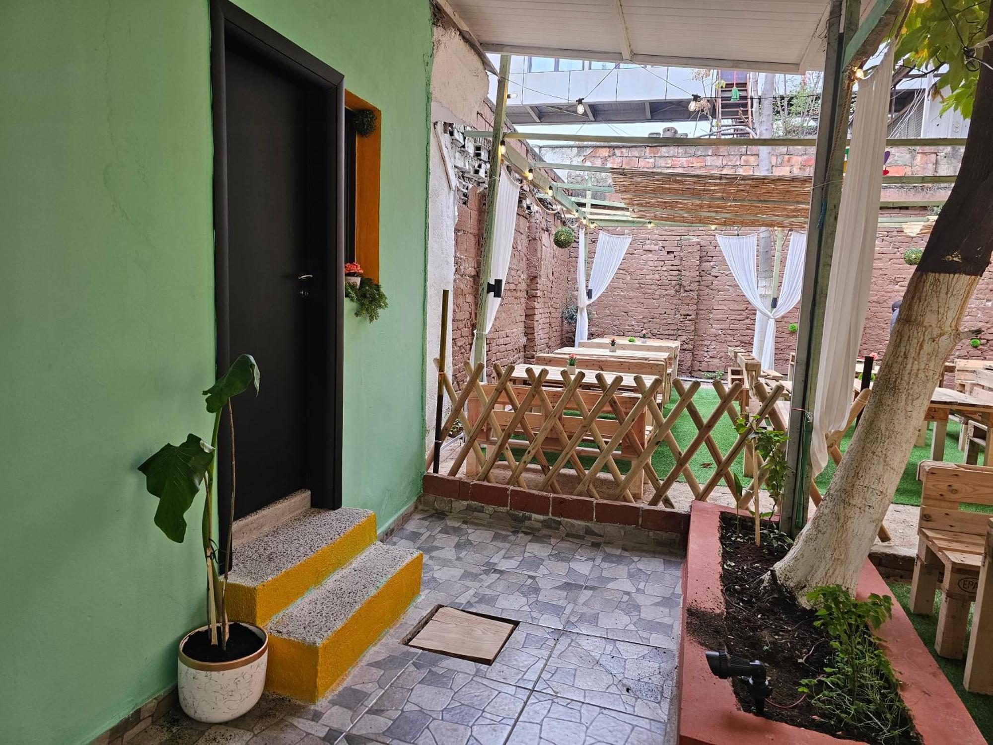 Bob Marley Bnb & Hostel Tirana Buitenkant foto